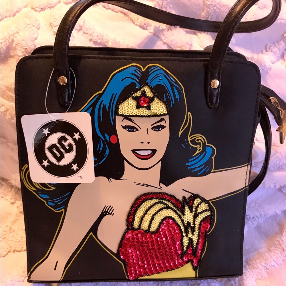 Wonder Woman Purse TM & DC Comics